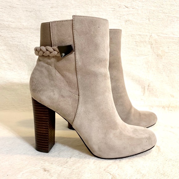 Saks Ankle High Stacked Heeled Boot - Picture 3 of 8